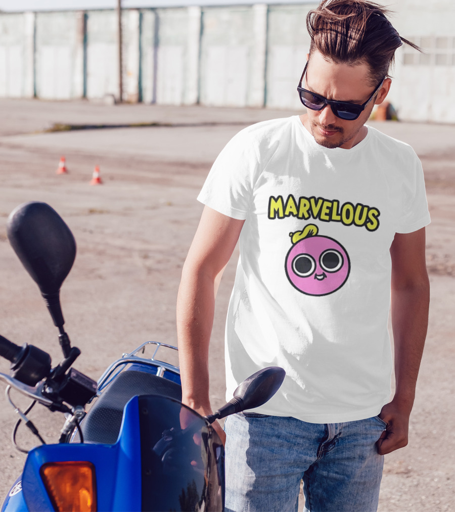 MARVELOUS Cute Pink Smiley Face With Large Eyes And Yellow Hair T-Shirt