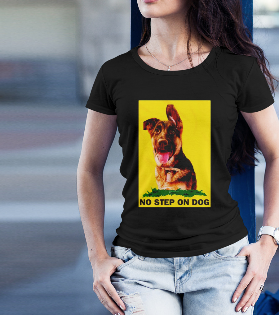 NO STEP ON DOG German Shepherd Yellow Background T-Shirt