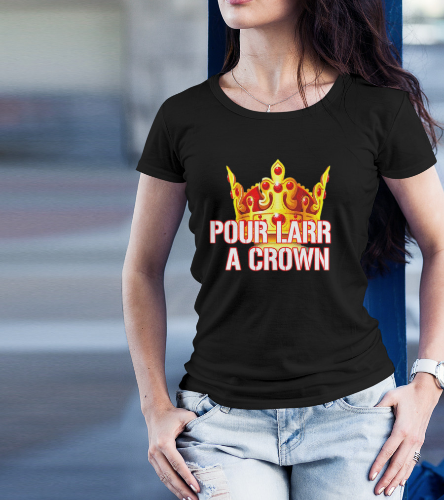 Pour Larr A Crown Atlanta Braves T-Shirt
