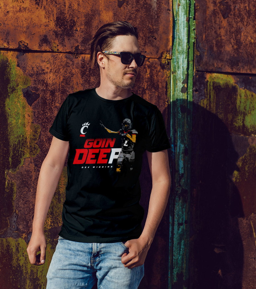 Dee Wiggins Goin’ Deep Cincinnati Bearcats Football Iconic Play Action T-Shirt