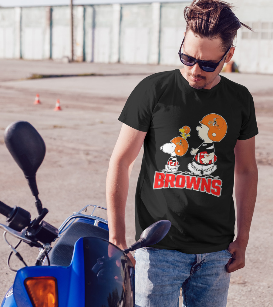 Browns Snoopy Charlie Brown Woodstock Football Helmets T-Shirt
