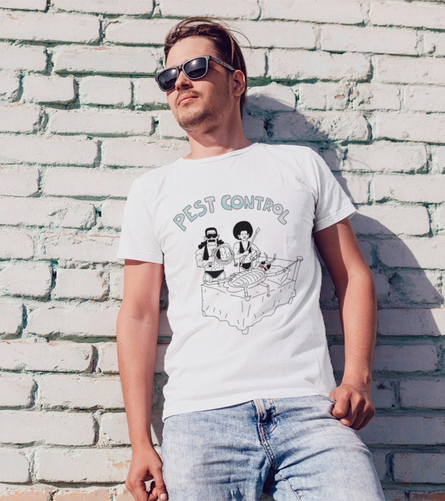 Pest Control Cartoon Insect Gangsters Magnifying Glass Table Scene T-Shirt