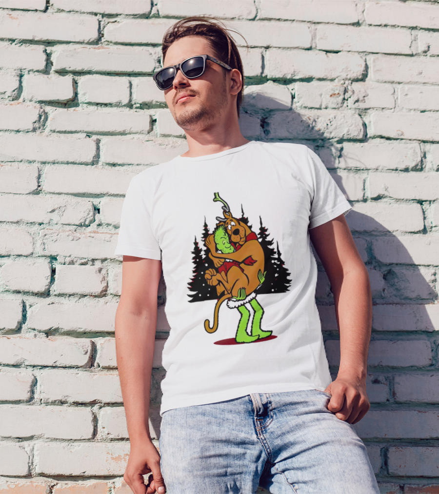 Grinch Scooby-Doo Shaggy Hug Funny Christmas Scene T-Shirt