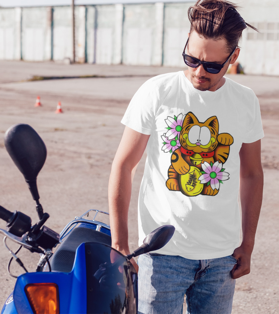 Garfield Maneki Neko With Fish Coin And Flowers T-Shirt