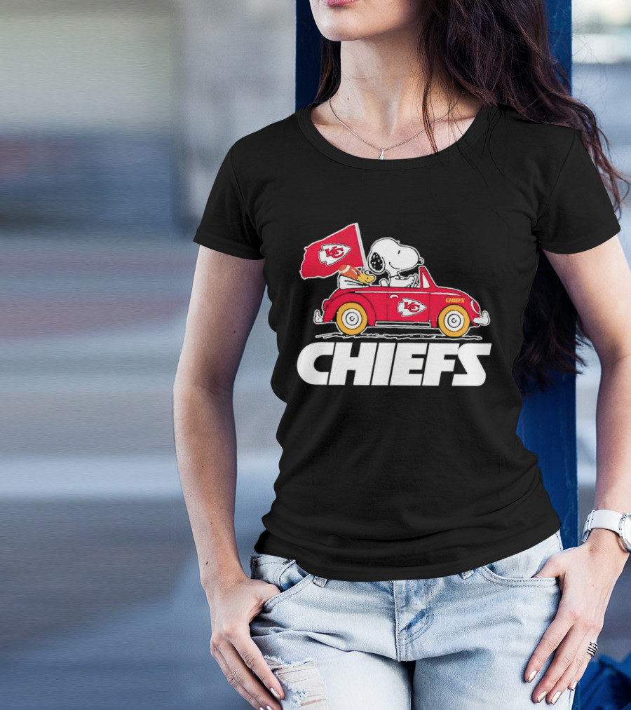 Snoopy Woodstock Driving Red Car Chiefs Flag Kansas City Chiefs T-Shirt