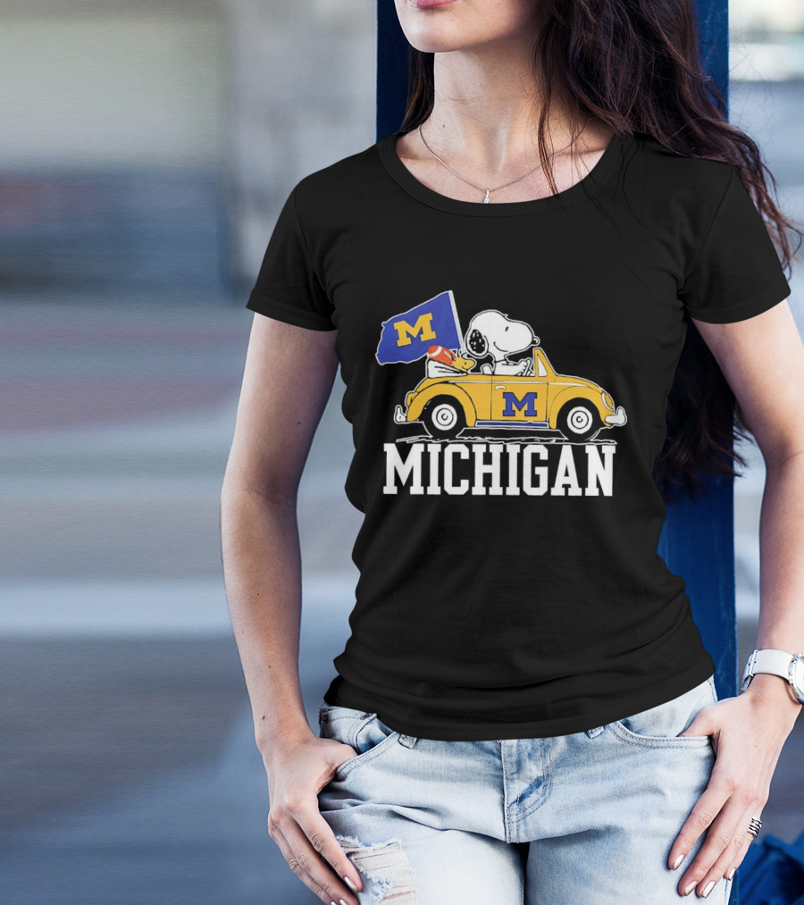 Snoopy And Woodstock Driving Car With Michigan Wolverines Flag T-Shirt