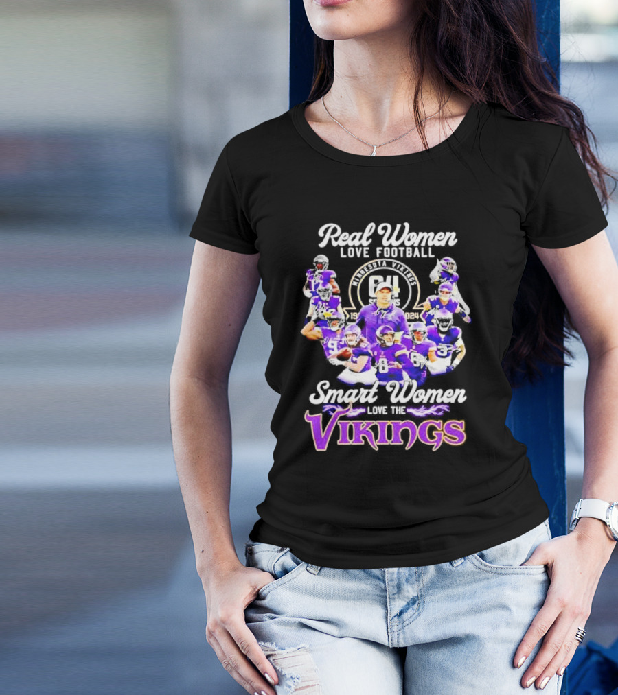Real Women Love Football Smart Women Love The Minnesota Vikings Players Signatures T-Shirt