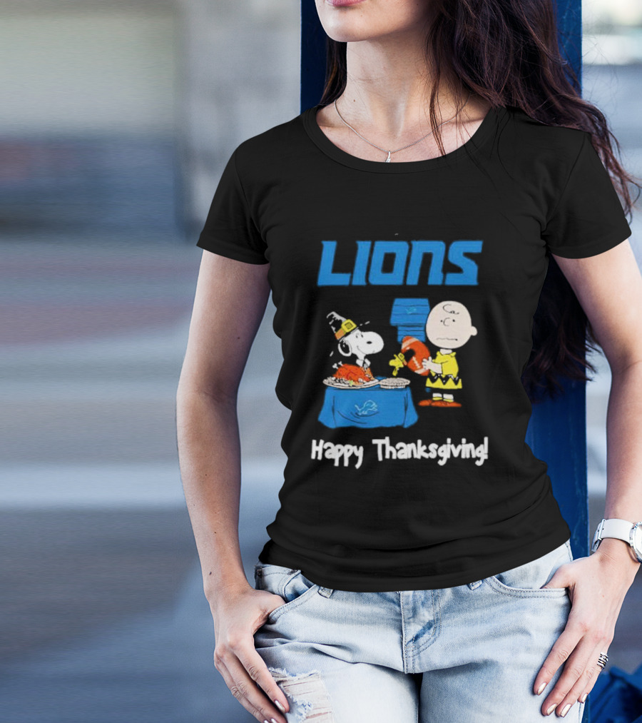 Lions Peanuts Charlie Brown Snoopy Happy Thanksgiving Football Feast T-Shirt