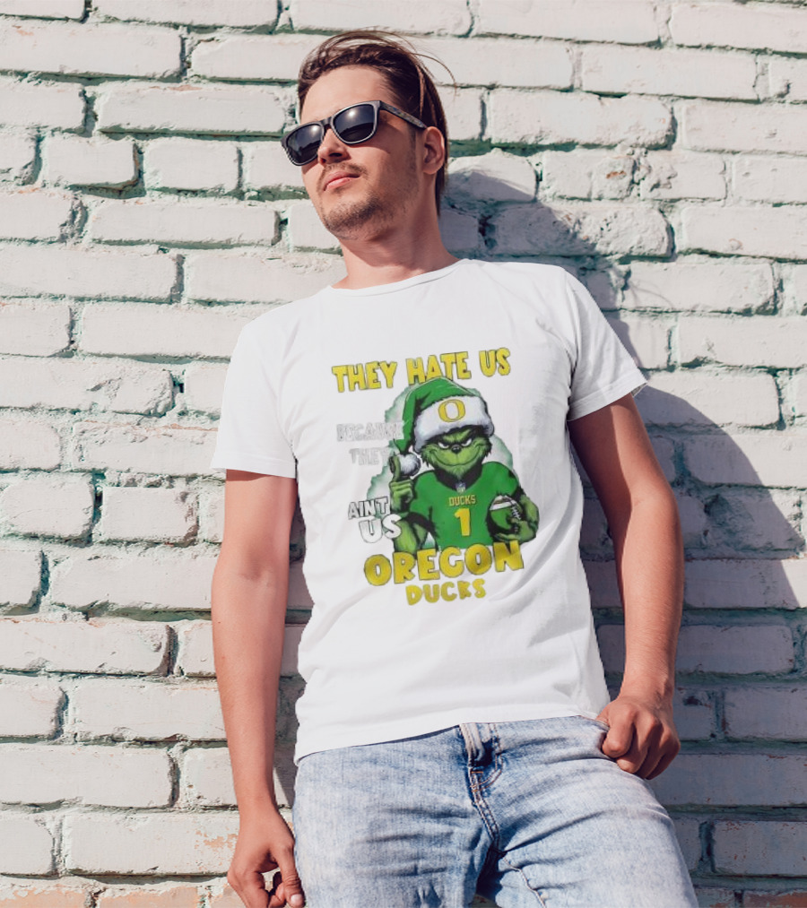 Sana Grinch They Hate Us Because They Ain’t Us Oregon Ducks Christmas 2024 Santa Football T-Shirt