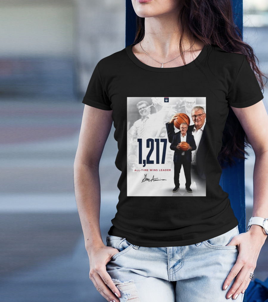 1,217 All-Time Wins Leader Geno Auriemma Signature Image T-Shirt