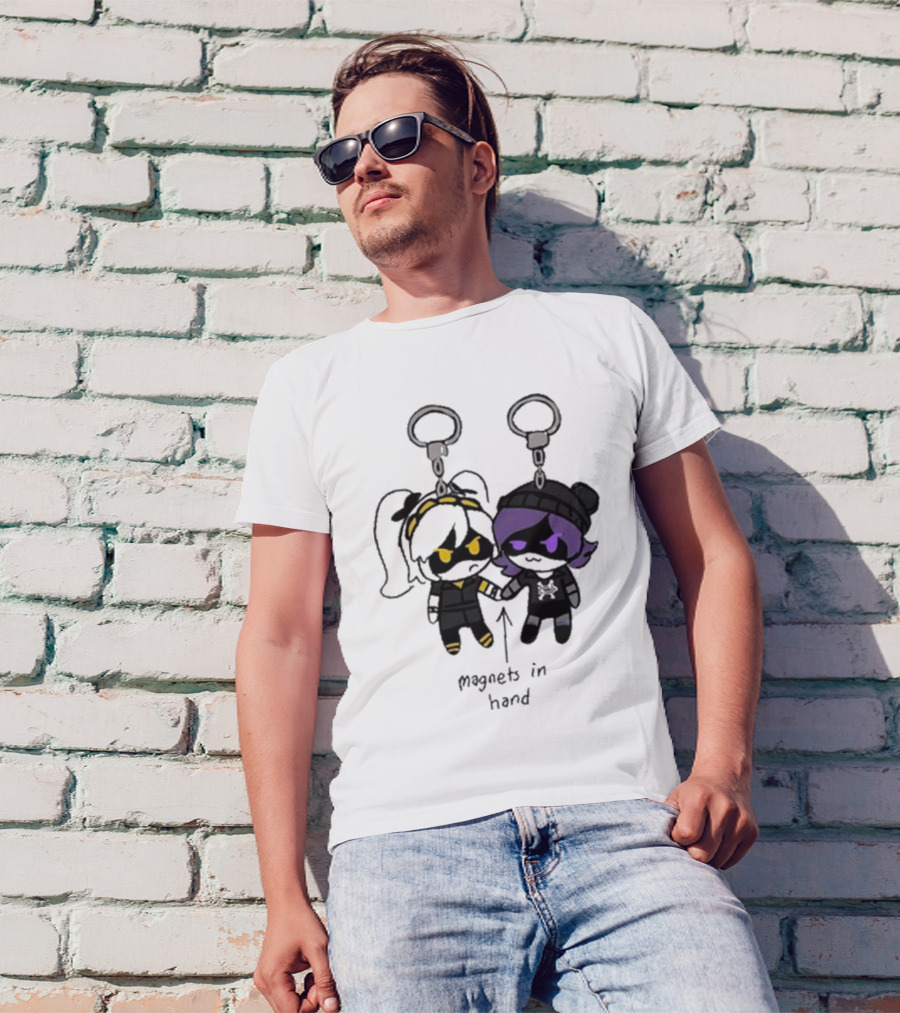 Juzi Chibi Keychain Magnets In Hand T-Shirt