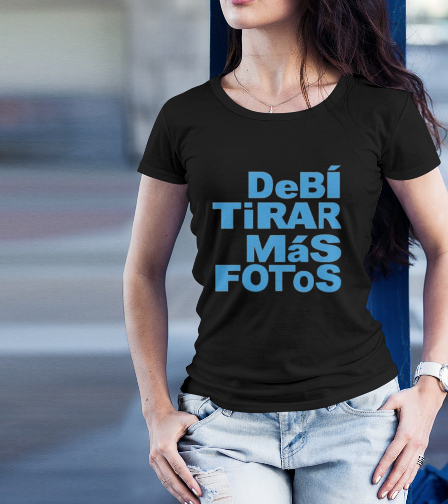 Debí Tirar Más Fotos DTMF Bold Blue Text T-Shirt