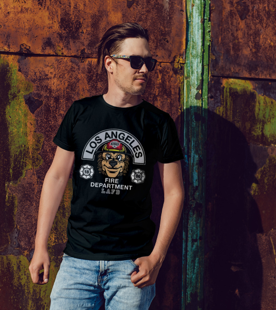 Los Angeles Fire Department LAFD Kings 1886 Badge Lion Firefighter Helmet T-Shirt