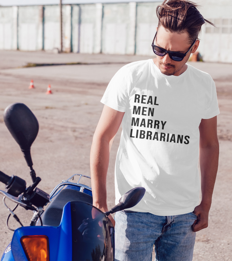 Real Men Marry Librarians T-Shirt