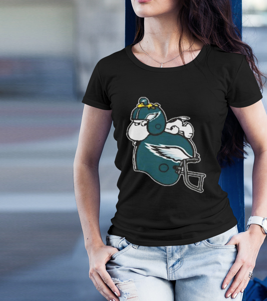 Snoopy Woodstock Relaxing Philadelphia Eagles Football Helmet T-Shirt