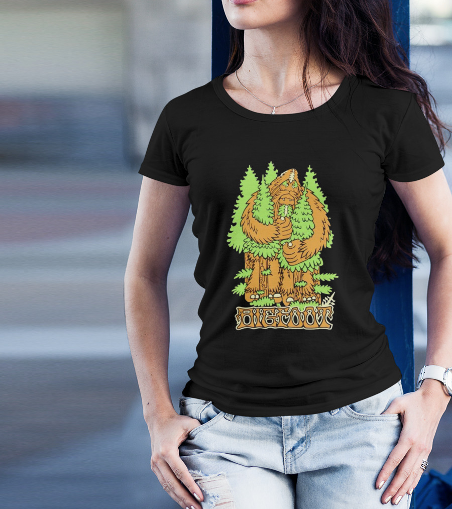 Bigfoot Hug Tree Forest Creature Retro T-Shirt