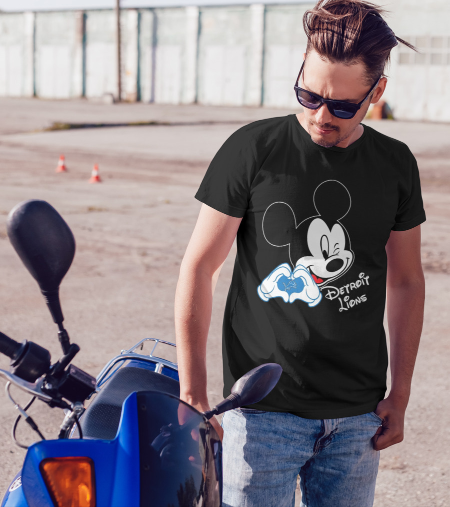 Mickey Detroit Lions Love Heart Gesture T-Shirt