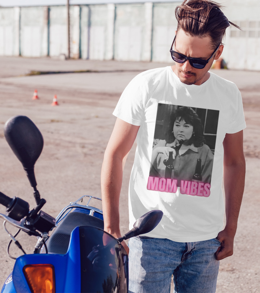 Mom Vibes Retro Style Black And White Image T-Shirt