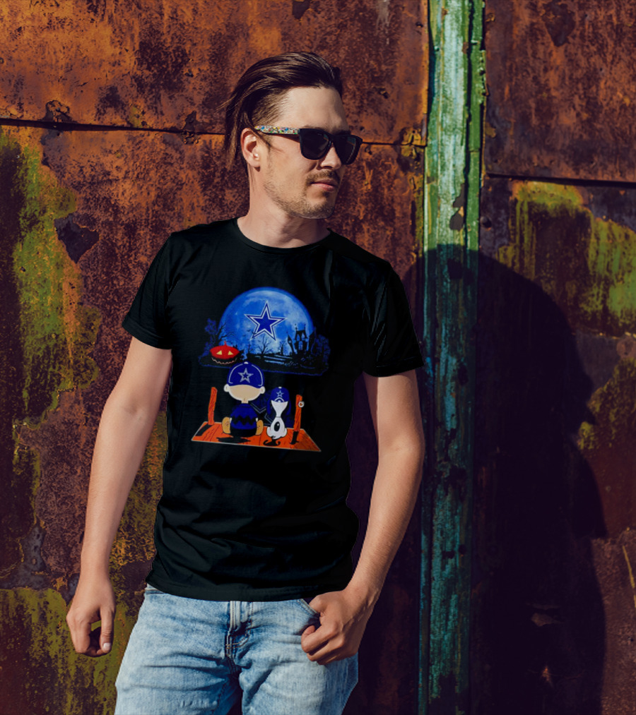 Charlie Brown And Snoopy Dallas Cowboys Halloween Under Blue Moon With Pumpkin T-Shirt