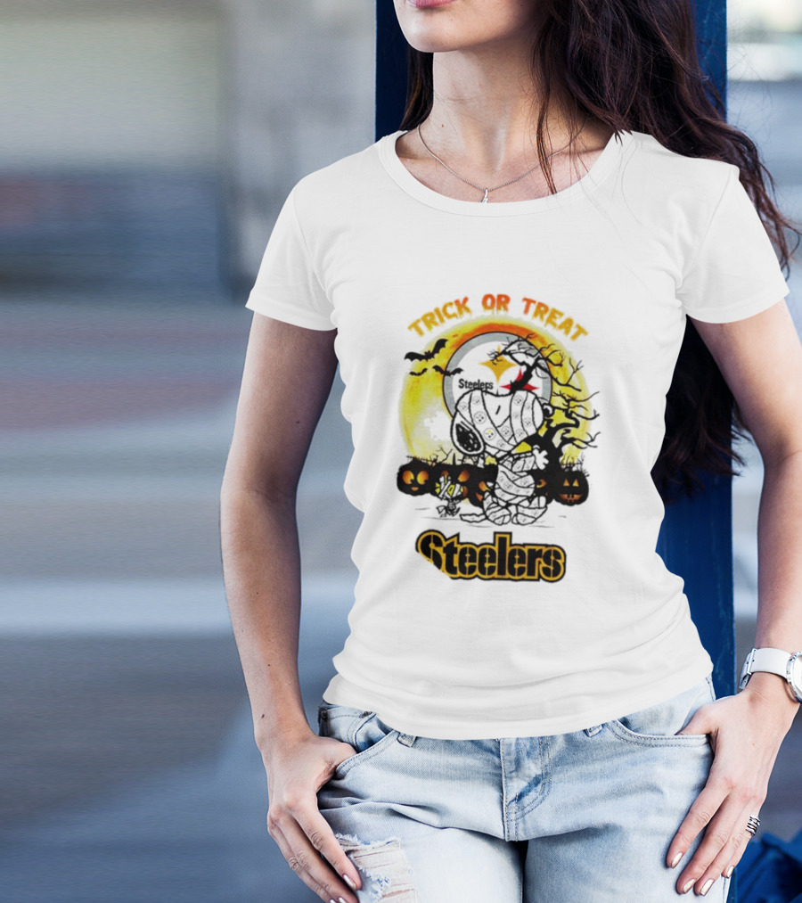 Pittsburgh Steelers Mummy Snoopy Trick Or Treat Halloween Scene T-Shirt