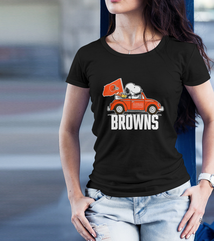 Cleveland Browns Snoopy Woodstock Driving Car With Flag T-Shirt