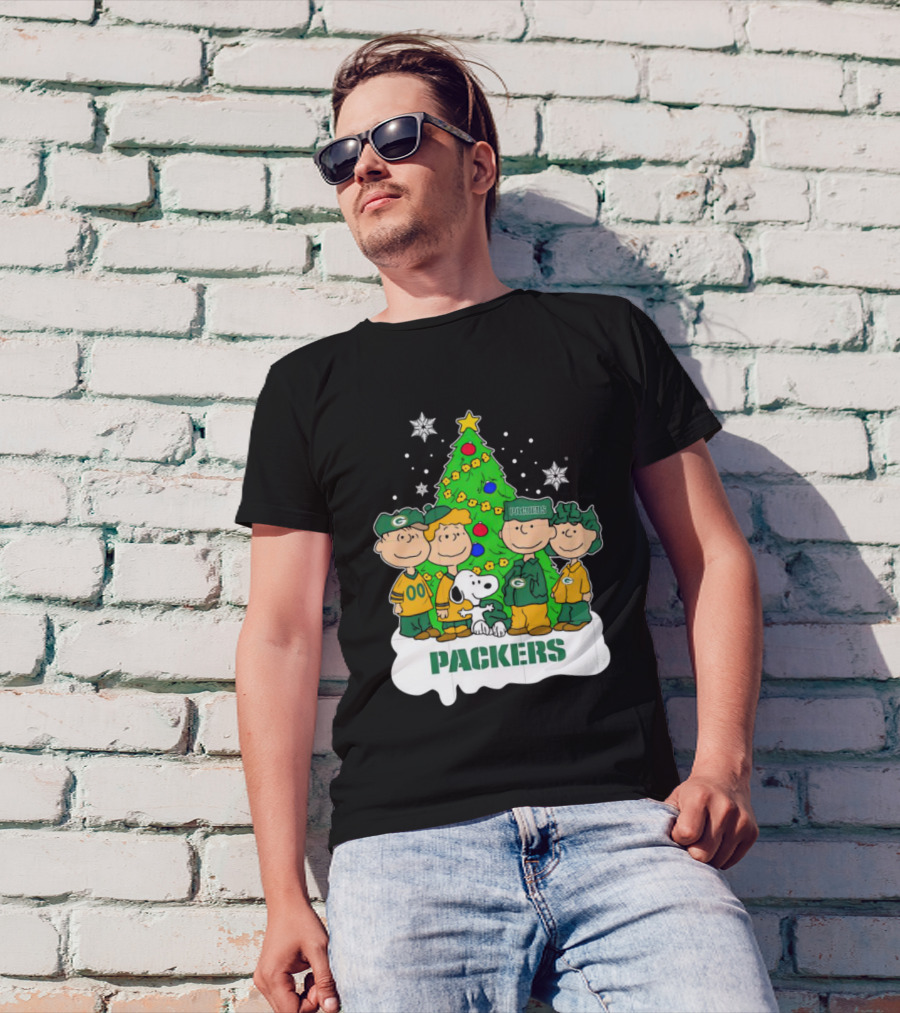 Green Bay Packers Christmas Peanuts Characters With Tree T-Shirt