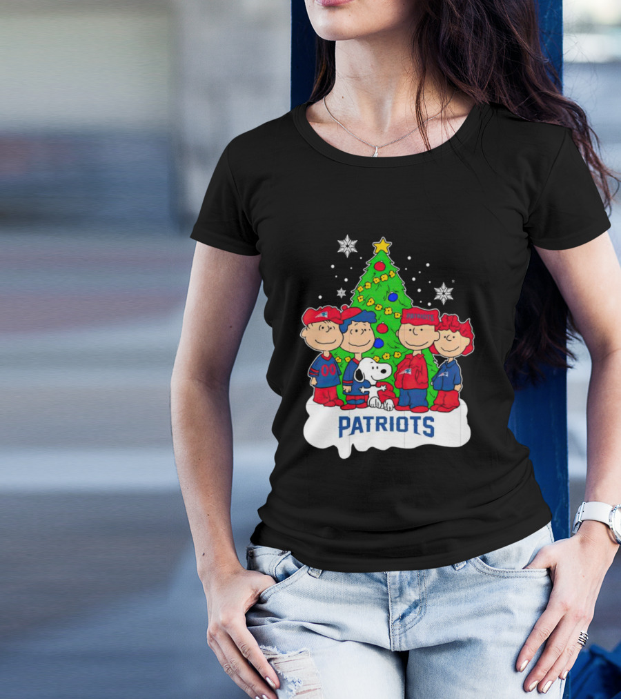 The Peanuts Characters Christmas With New England Patriots Tree And Snoopy T-Shirt