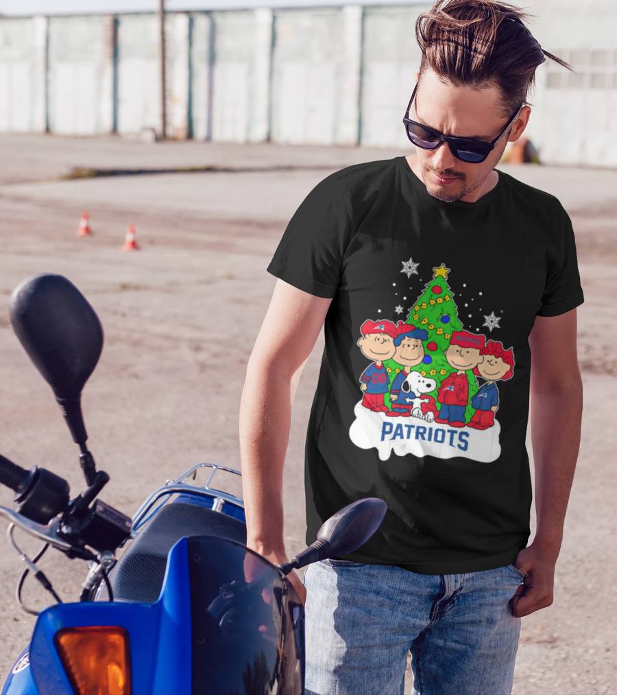 The Peanuts Characters Christmas With New England Patriots Tree And Snoopy T-Shirt