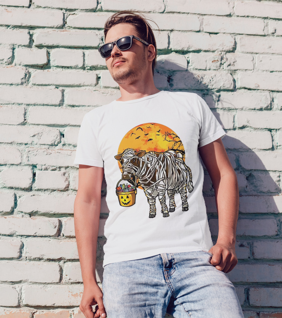 Mummified Cow Trick-or-Treating Under Full Halloween Moon T-Shirt