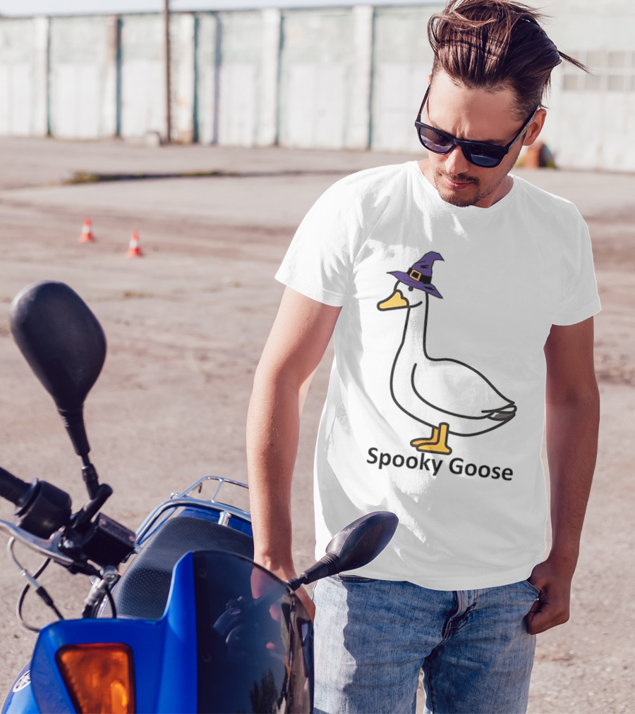 Spooky Goose Witch Hat Funny Goose Halloween T-Shirt