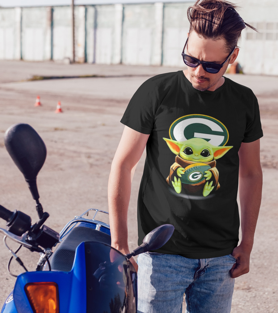 Baby Yoda Green Bay Packers Football Hug T-Shirt