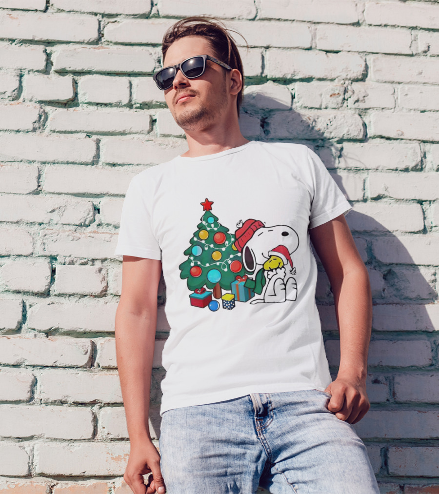 Snoopy Woodstock Christmas Tree Hug Gifts T-Shirt