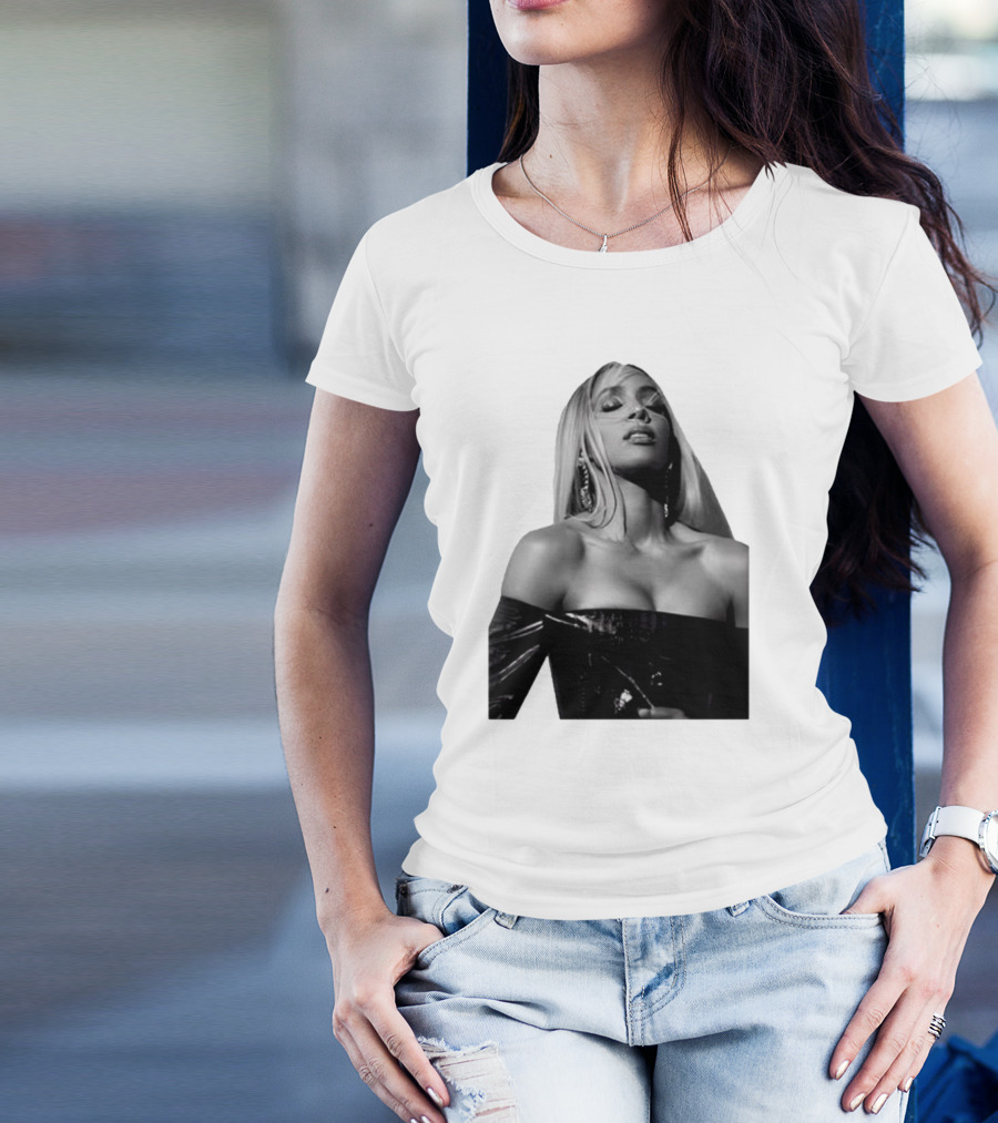 Kelly Rowland Krew Iconic Black And White Fashion Pose T-Shirt