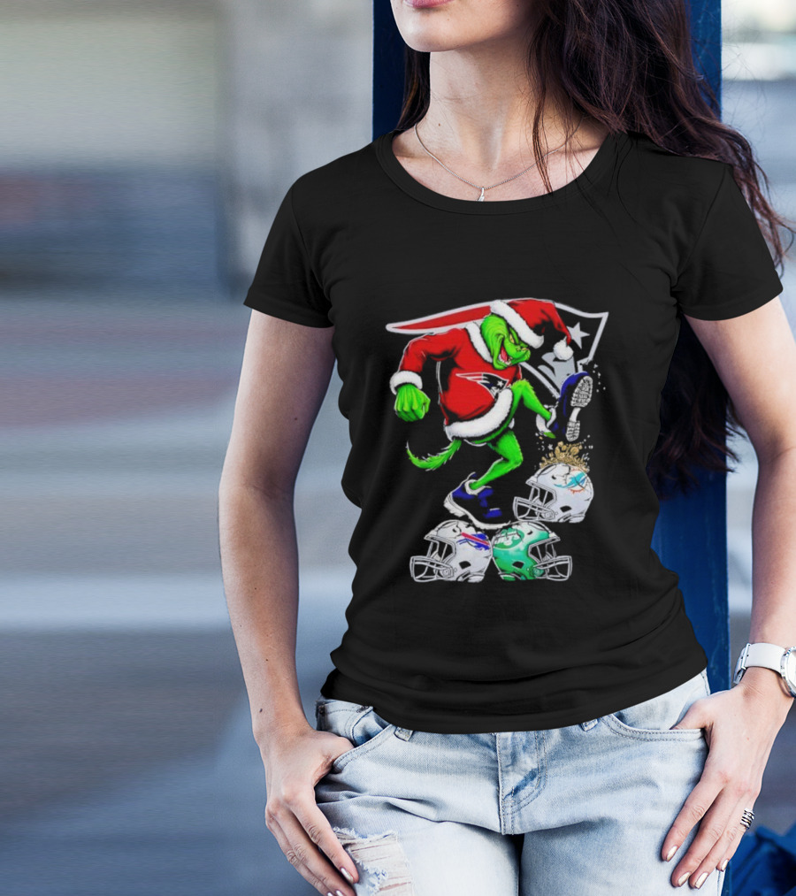New England Patriots Santa Grinch Stomp On NFL Team Helmets Funny Christmas T-Shirt