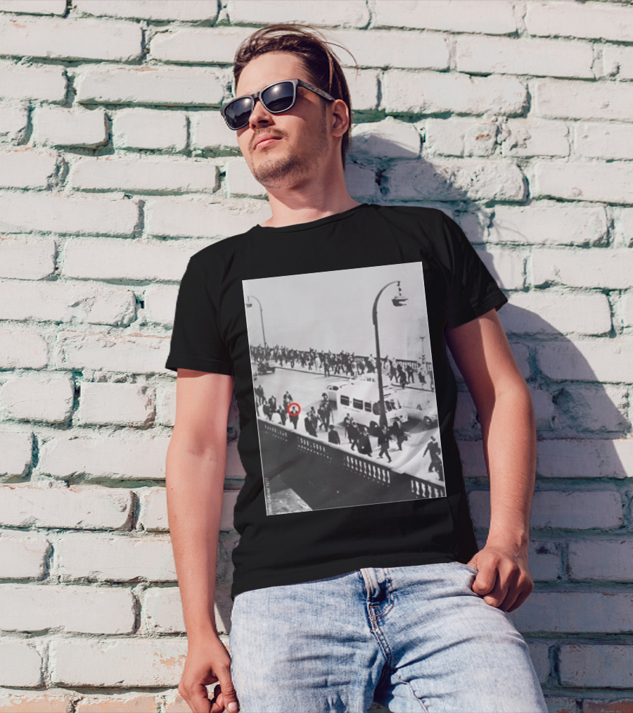 Peter Gabriel In 1977 Urban Crowd With Red Circle Highlight T-Shirt