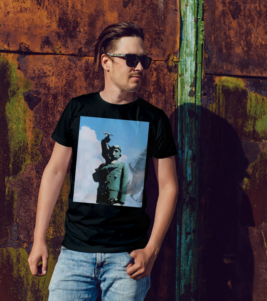 Venezuela Hasta El Final Monument Against Blue Sky T-Shirt
