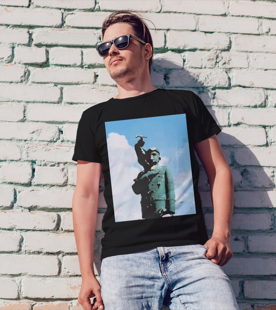 Venezuela Hasta El Final Monument Against Blue Sky T-Shirt