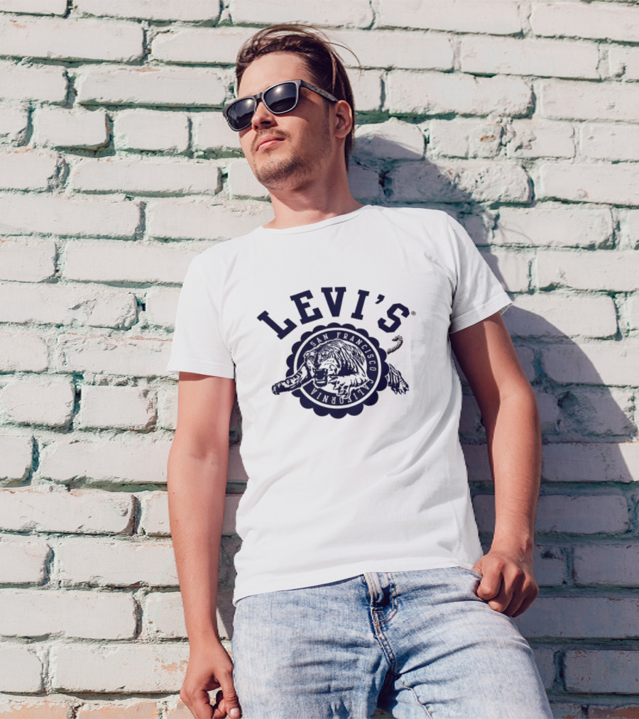 LEVI'S San Francisco California Tiger Badge T-Shirt