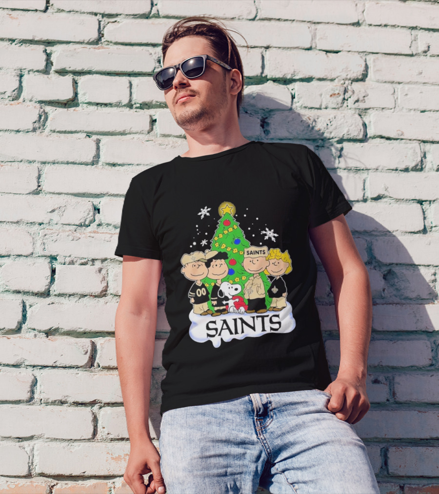 New Orleans Saints Snoopy Merry Christmas Charlie Brown Peanuts Tree T-Shirt