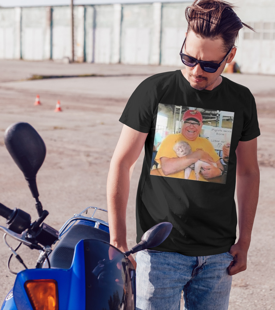 Tim Walz Holding Trump Piglet Piglets Were Born Litter Size 10 T-Shirt
