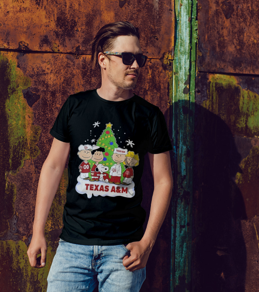 Texas A&M Aggies Christmas With Snoopy And Peanuts Characters T-Shirt