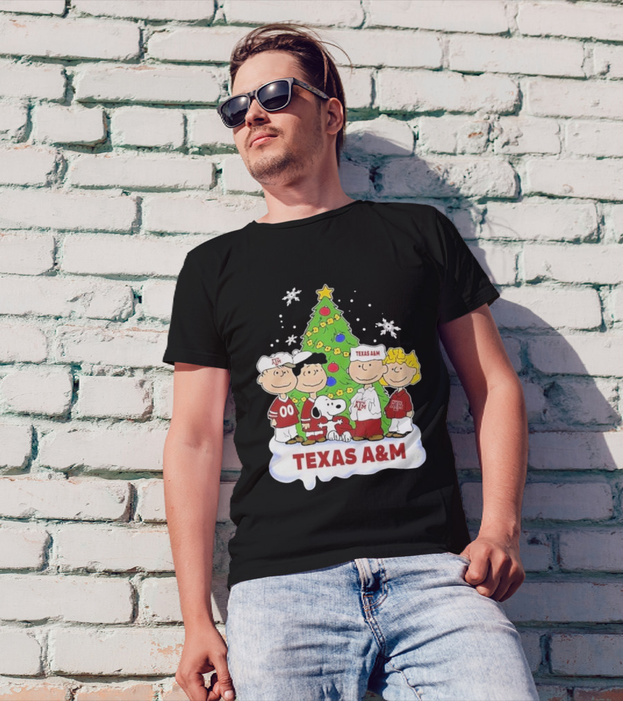 Texas A&M Aggies Christmas With Snoopy And Peanuts Characters T-Shirt