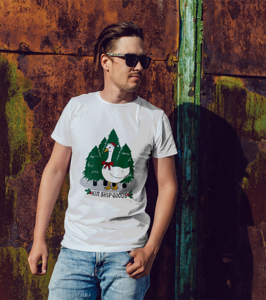 Kin Ship Goods Santa Claus Duck Christmas Trees Merry Christmas T-Shirt