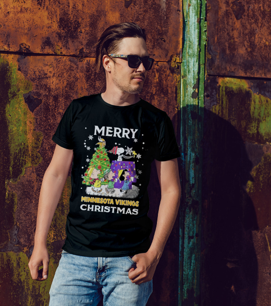 Merry Christmas Minnesota Vikings Snoopy Peanuts Holiday T-Shirt